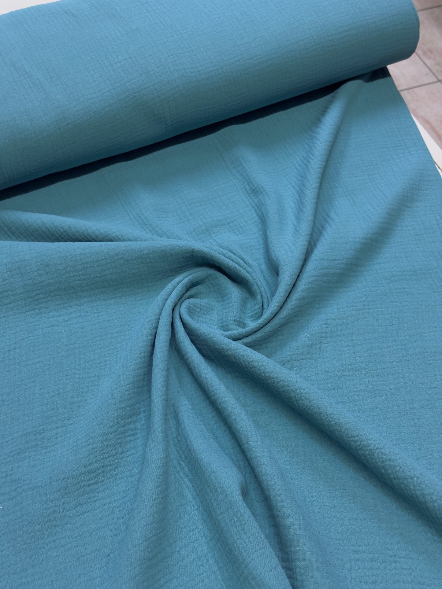 Krep Muslin Pamuk – Lagan i Prozračan Materijal za Letnju Odecu