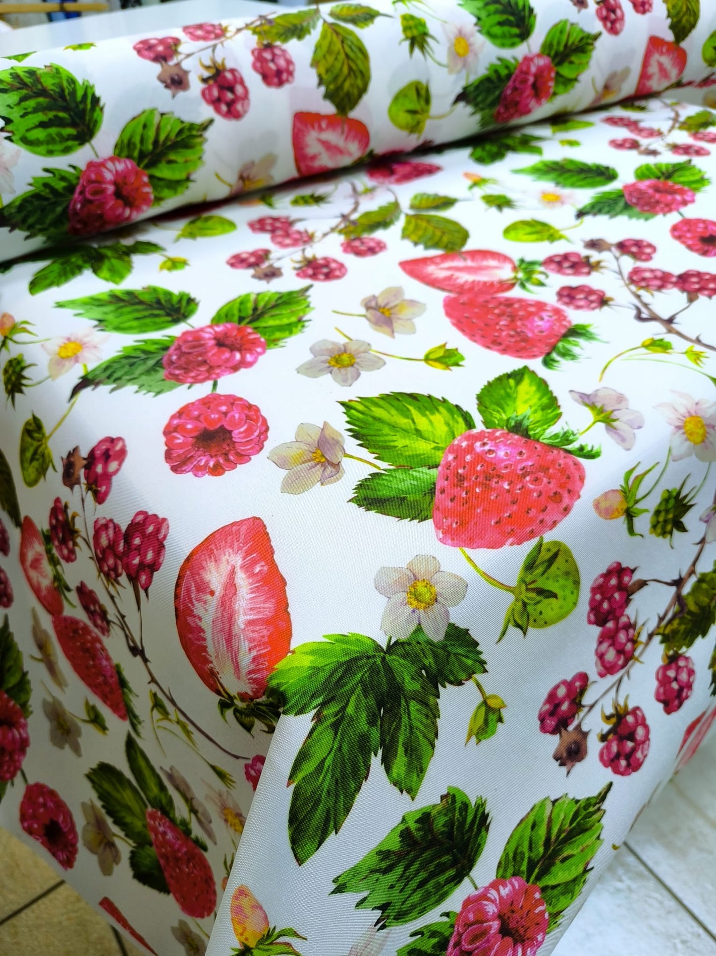 Dekor Digital dekorativni materijal – stolnjaci, jastuci, baštenske garniture